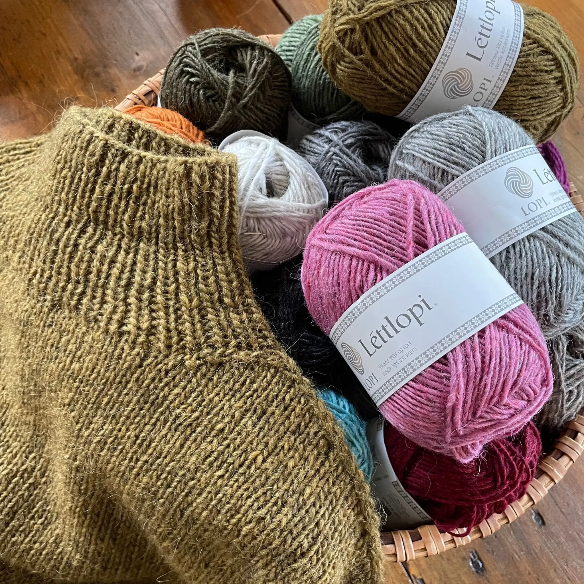 Dunrobin Sweater Kit in Lettlopi