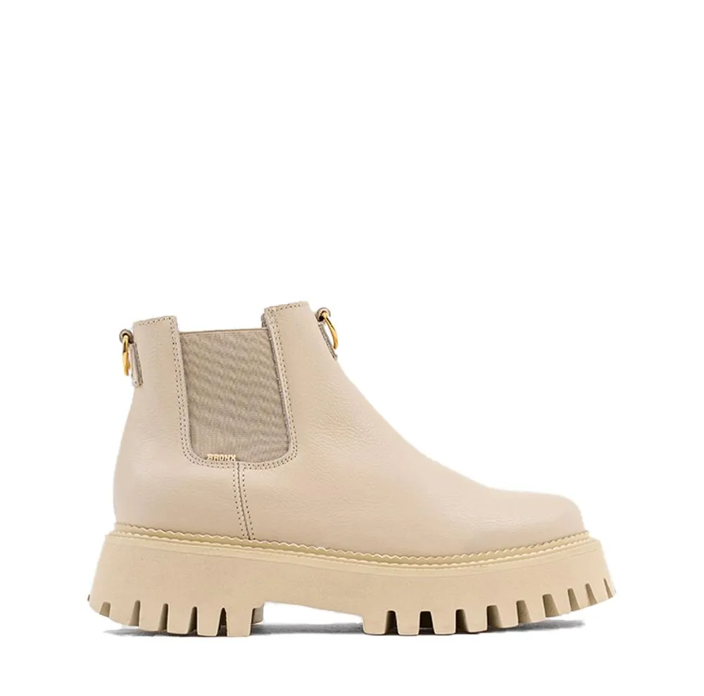 Groovy Chelsea Low Camel Boots