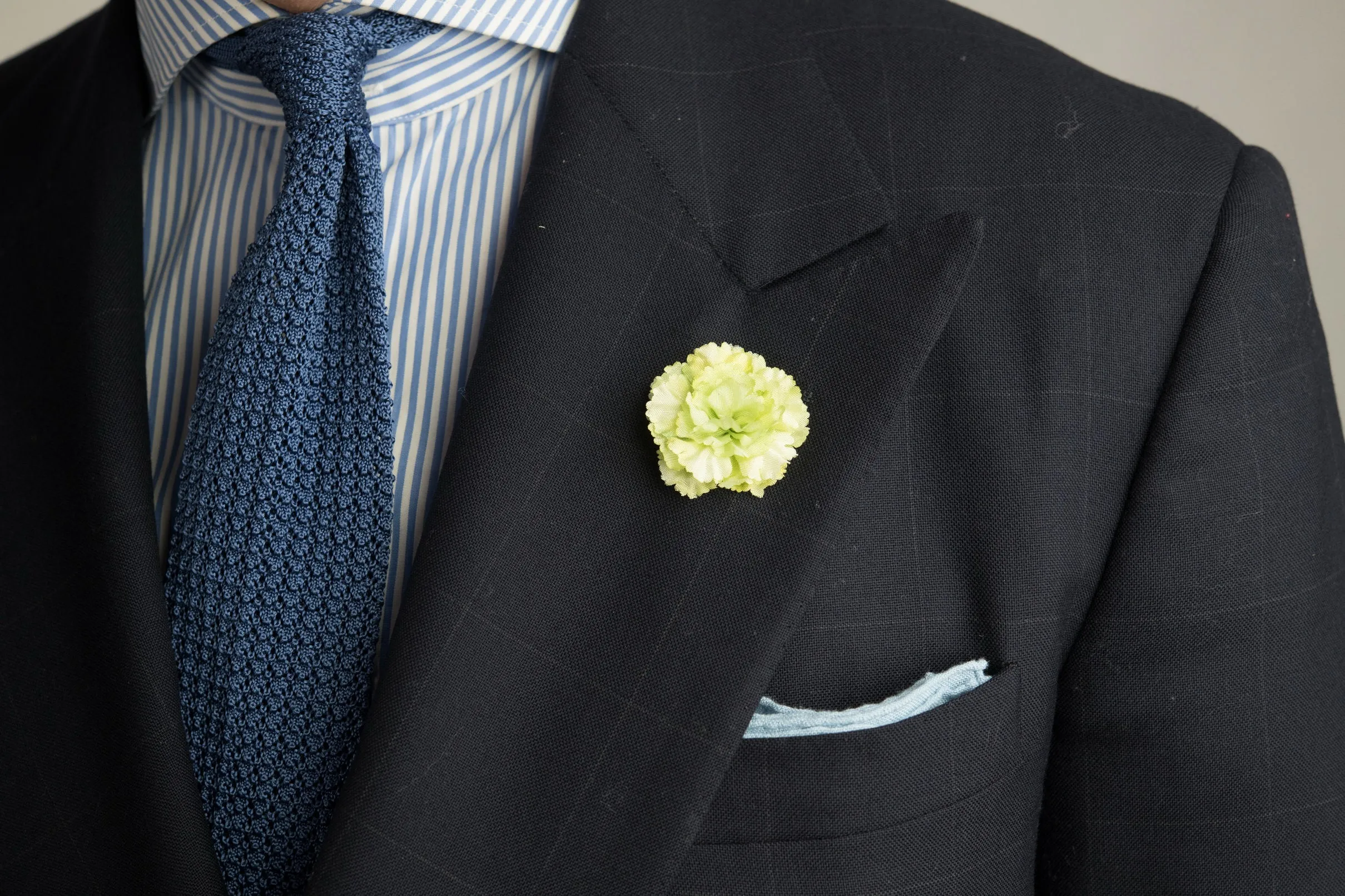 Oscar Wilde Pale Green Mini Carnation Boutonnière Flower