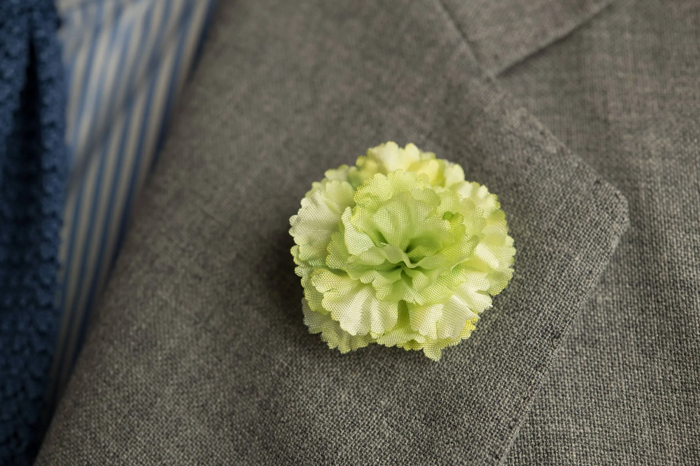 Oscar Wilde Pale Green Mini Carnation Boutonnière Flower