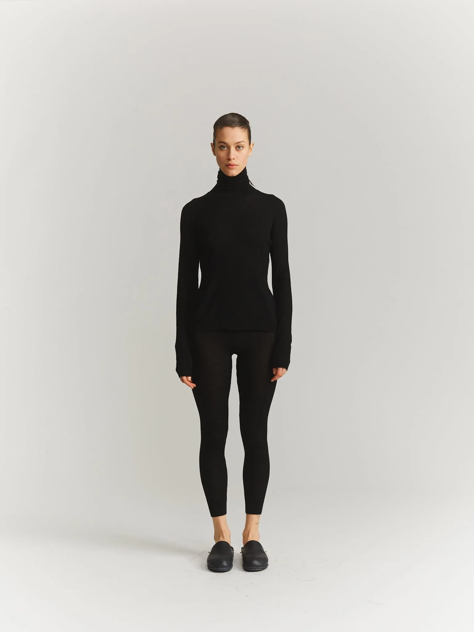 ULTRAFINE CABLE STITCH TURTLENECK - BLACK